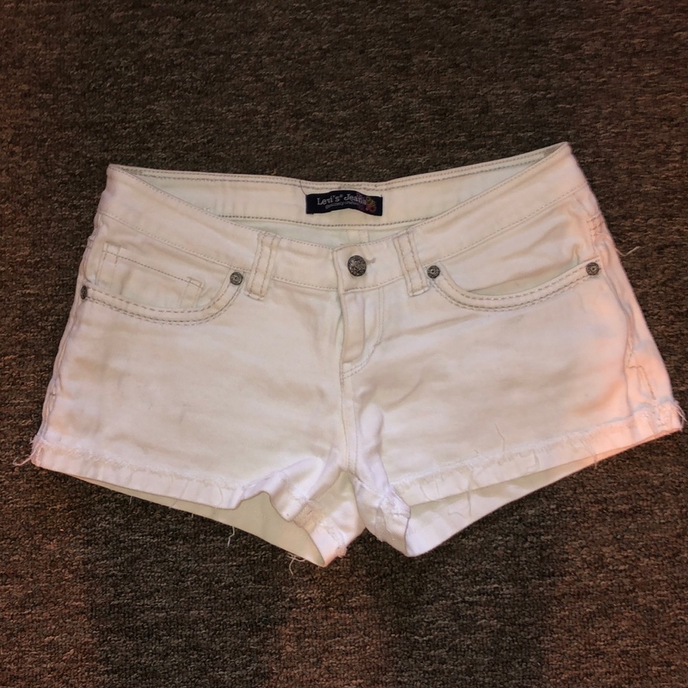 White Levi shorts